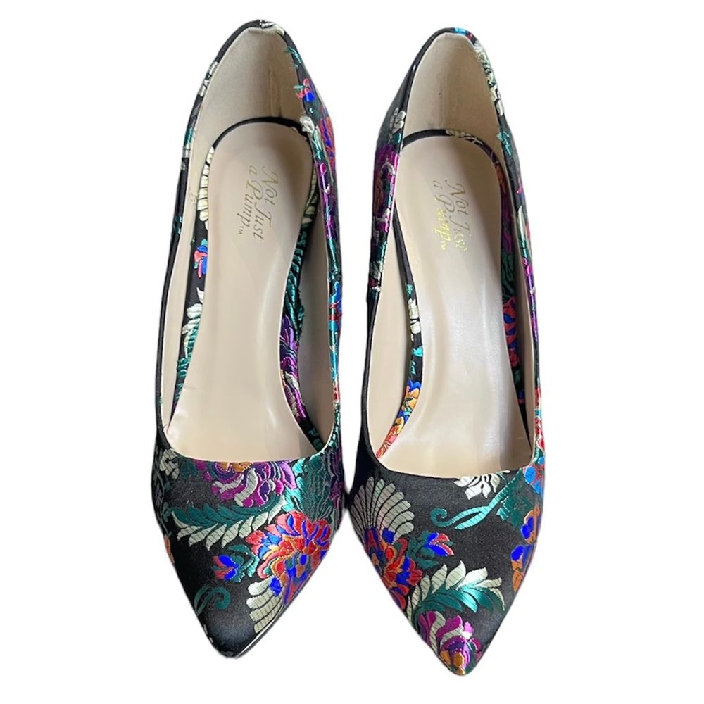 Not just any Pump, Black with floral design block heel pumps